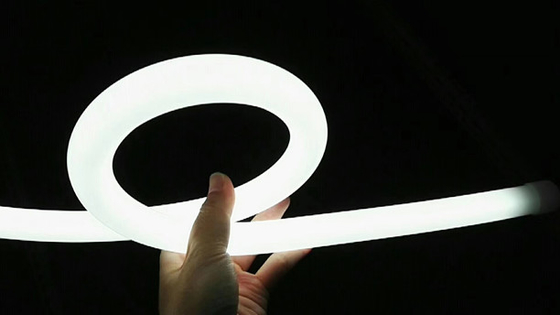 Cabo flexível de néon flexível IP67 6000k impermeável do diodo emissor de luz de um RGB de 360 graus