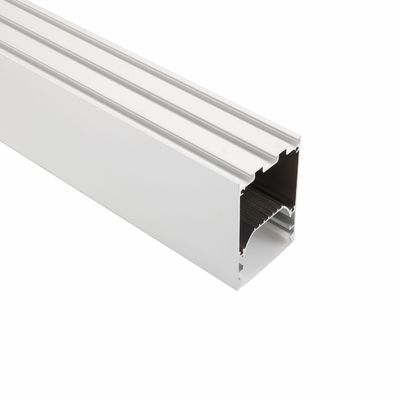 A sala do escritório suspendeu o perfil 50×75mm do diodo emissor de luz multicoloridos com perfuração de solda