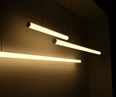 a extrusão leitosa da tampa do PC de 60mm suspendeu o perfil de alumínio conduzido para a iluminação do teto