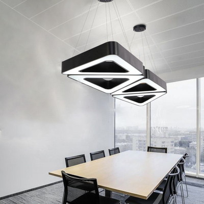 Luzes lineares galvanizadas pretas do diodo emissor de luz, pendente linear industrial do triângulo que ilumina o OEM