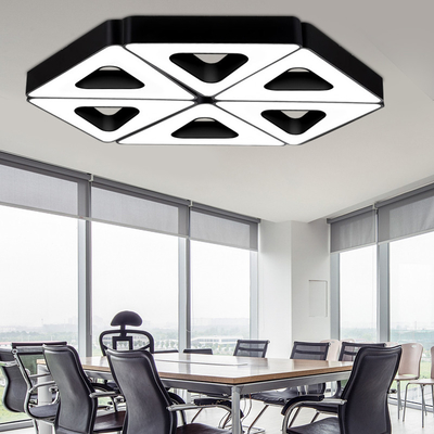 Luzes lineares galvanizadas pretas do diodo emissor de luz, pendente linear industrial do triângulo que ilumina o OEM